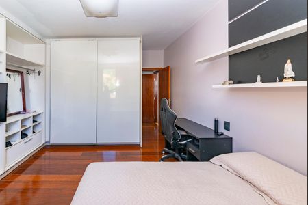 Casa à venda com 516m², 4 quartos e 4 vagasSuíte 4