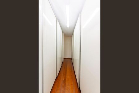 Casa à venda com 516m², 4 quartos e 4 vagasCloset da suíte 1