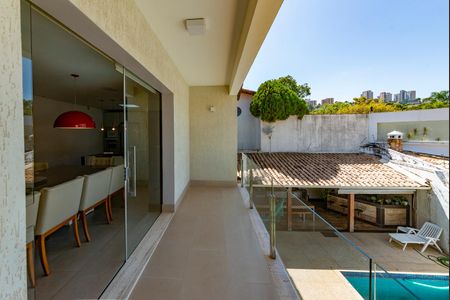 Casa à venda com 516m², 4 quartos e 4 vagasVaranda 2