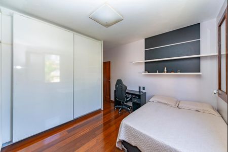 Casa à venda com 516m², 4 quartos e 4 vagasSuíte 4