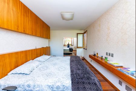 Casa à venda com 516m², 4 quartos e 4 vagasSuíte 1