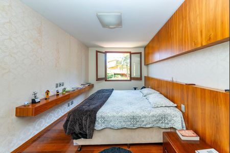 Casa à venda com 516m², 4 quartos e 4 vagasSuíte 1