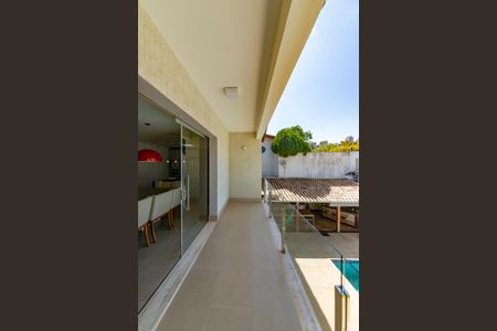 Casa à venda com 516m², 4 quartos e 4 vagasVaranda 2