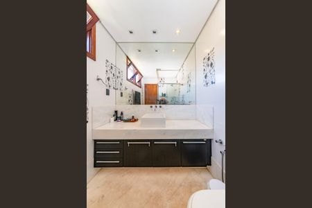 Casa à venda com 516m², 4 quartos e 4 vagasBanheiro da Suíte 4