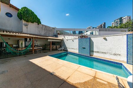 Casa à venda com 516m², 4 quartos e 4 vagasPiscina