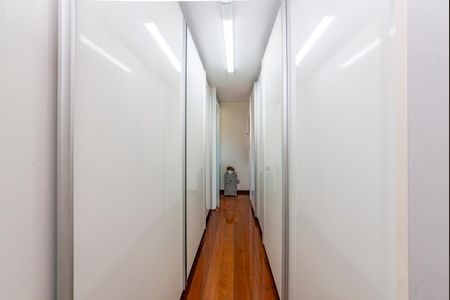 Casa à venda com 516m², 4 quartos e 4 vagasCloset da suíte 1