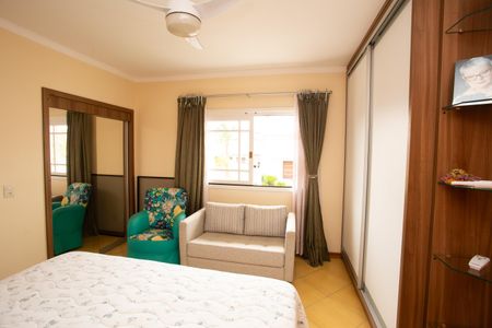 Casa à venda com 200m², 3 quartos e 2 vagasSuíte