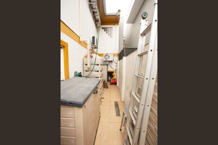 Casa à venda com 200m², 3 quartos e 2 vagasCorredor dos fundos