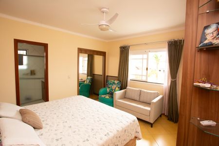 Casa à venda com 200m², 3 quartos e 2 vagasSuíte