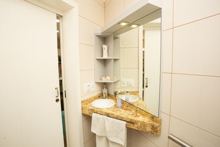 Casa à venda com 200m², 3 quartos e 2 vagasBanheiro adaptado