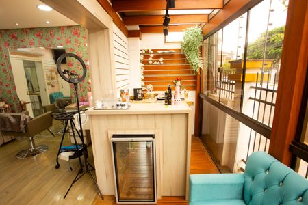 Casa à venda com 200m², 3 quartos e 2 vagasAnexo/studio/salão de beleza/escritório