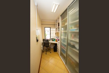 Casa à venda com 200m², 3 quartos e 2 vagasEscritório/Corredor