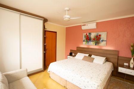 Casa à venda com 200m², 3 quartos e 2 vagasSuíte