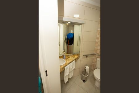 Casa à venda com 200m², 3 quartos e 2 vagasBanheiro adaptado