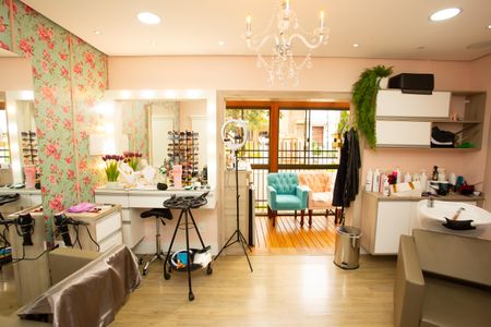 Casa à venda com 200m², 3 quartos e 2 vagasAnexo/studio/salão de beleza/escritório