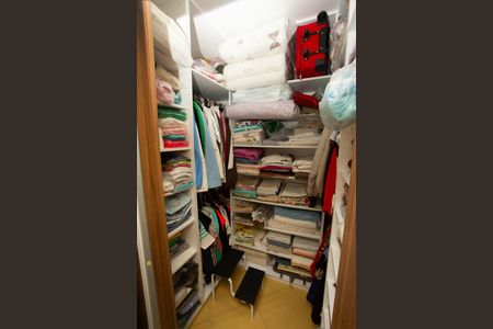 Casa à venda com 200m², 3 quartos e 2 vagasCloset da suíte