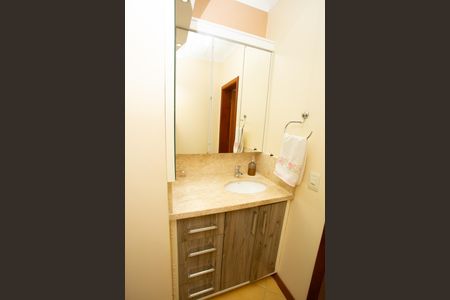 Casa à venda com 200m², 3 quartos e 2 vagasBanheiro