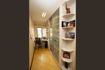 Casa à venda com 200m², 3 quartos e 2 vagasEscritório/Corredor