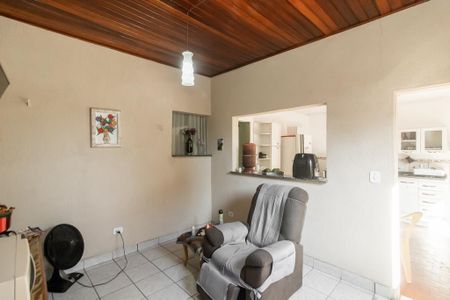 Casa à venda com 300m², 2 quartos e 8 vagasSala