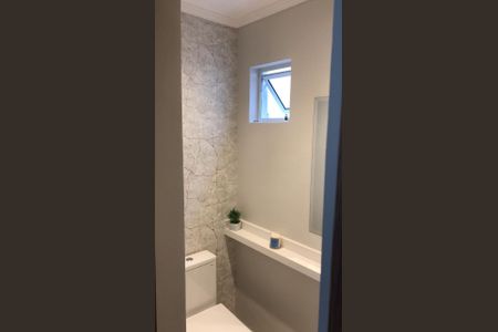 Casa de condomínio à venda com 85m², 3 quartos e 2 vagas Casa de condomínio à venda com 85m², 3 quartos e 2 vagasDetalhe banheiro