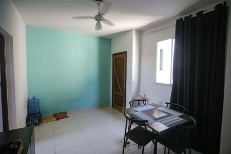 Apartamento à venda com 90m², 2 quartos e 1 vaga Apartamento à venda com 90m², 2 quartos e 1 vagaSala