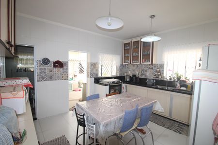 Casa à venda com 168m², 3 quartos e 2 vagasCozinha