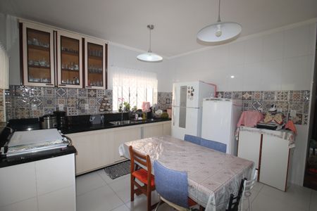 Casa à venda com 168m², 3 quartos e 2 vagasCozinha