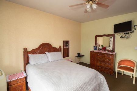 Casa à venda com 200m², 3 quartos e 2 vagasSuíte 1