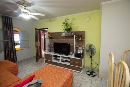 Casa à venda com 200m², 3 quartos e 2 vagasSala