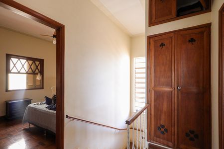 Casa para alugar com 303m², 4 quartos e 5 vagasRoupeiro
