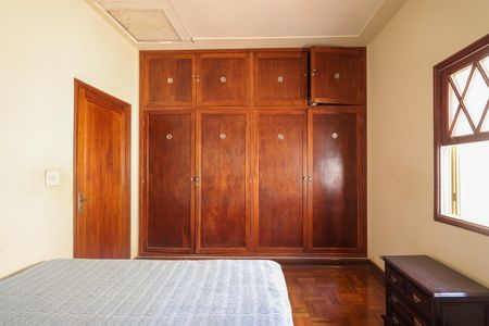 Casa para alugar com 303m², 4 quartos e 5 vagasSuíte 1