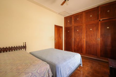 Casa para alugar com 303m², 4 quartos e 5 vagasSuíte 1