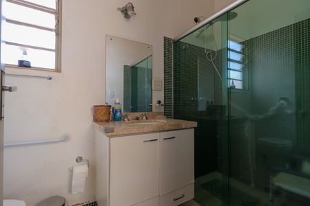 Casa para alugar com 303m², 4 quartos e 5 vagasBanheiro da Suíte 1