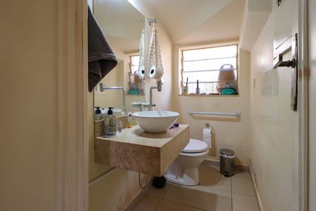 Casa para alugar com 303m², 4 quartos e 5 vagasLavabo