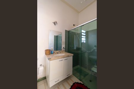 Casa para alugar com 303m², 4 quartos e 5 vagasBanheiro da Suíte 1
