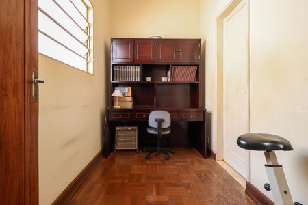 Casa para alugar com 303m², 4 quartos e 5 vagasSuíte 1 - Escritório