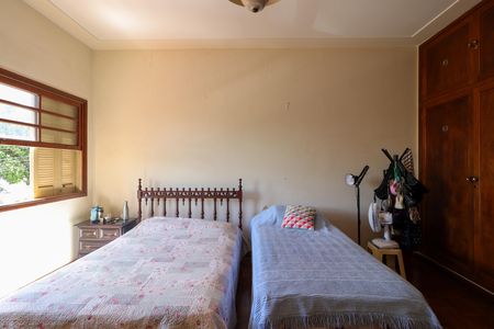 Casa para alugar com 303m², 4 quartos e 5 vagasQuarto 1