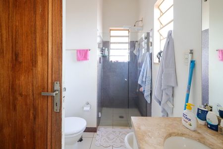 Casa para alugar com 303m², 4 quartos e 5 vagasBanheiro