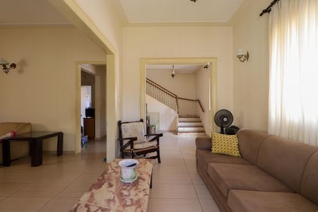 Casa para alugar com 303m², 4 quartos e 5 vagasSala