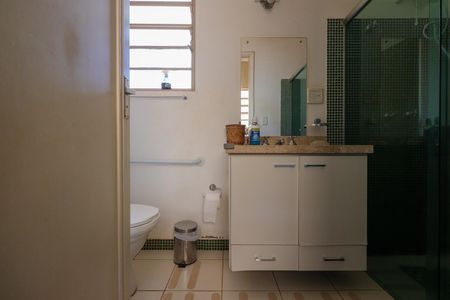 Casa para alugar com 303m², 4 quartos e 5 vagasBanheiro da Suíte 1