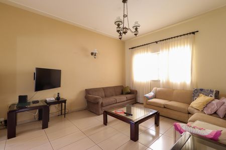 Casa para alugar com 303m², 4 quartos e 5 vagasSala