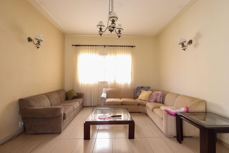 Casa para alugar com 303m², 4 quartos e 5 vagasSala