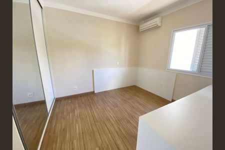 Casa de condomínio à venda com 280m², 4 quartos e 2 vagasQuarto