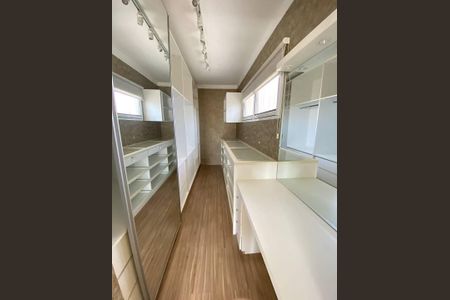 Casa de condomínio à venda com 280m², 4 quartos e 2 vagasCloset