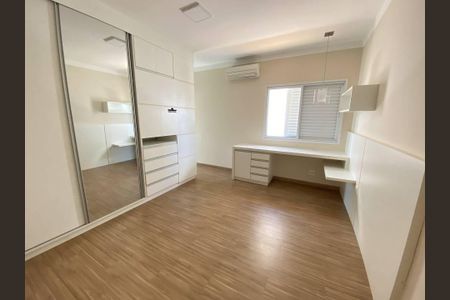 Casa de condomínio à venda com 280m², 4 quartos e 2 vagasQuarto