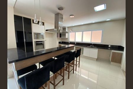 Casa de condomínio à venda com 280m², 4 quartos e 2 vagasCozinha