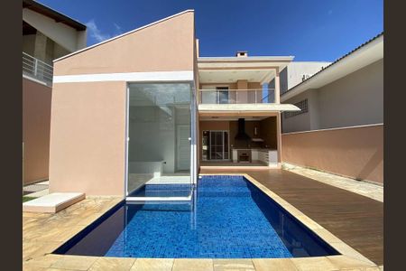 Casa de condomínio à venda com 280m², 4 quartos e 2 vagasPiscina
