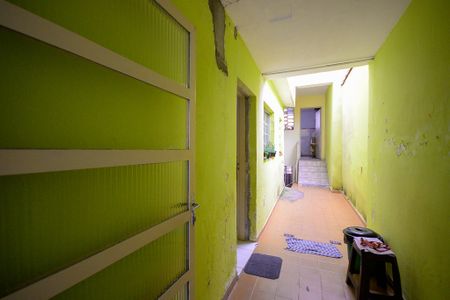 Casa à venda com 102m², 4 quartos e 1 vagaCorredor de acesso da casa 1 para casa 2 