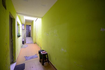 Casa à venda com 102m², 4 quartos e 1 vagaCorredor de acesso da casa 1 para casa 2 