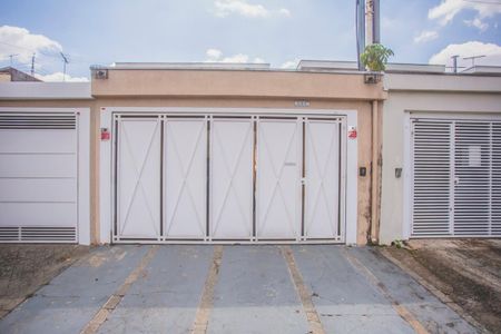 Casa à venda com 250m², 3 quartos e 4 vagasFachada